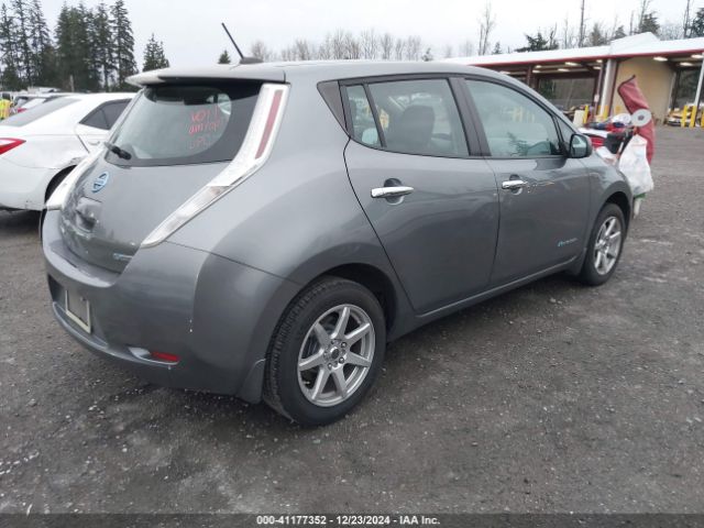 1N4AZ0CP3FC305704 Nissan LEAF S