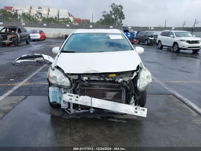 Toyota Prius Two 2014 JTDKN3DUXE1737913 Image 13