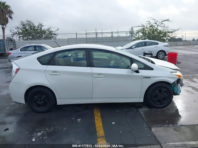 Toyota Prius Two 2014 JTDKN3DUXE1737913 Image 14