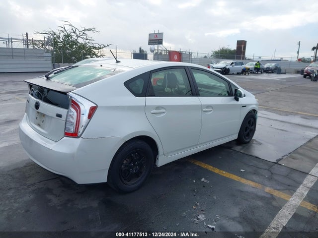Toyota Prius Two 2014 JTDKN3DUXE1737913 Image 4