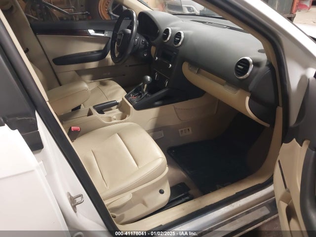 2010 AUDI A3 WAUMFAFM6AA176477 Photo 4