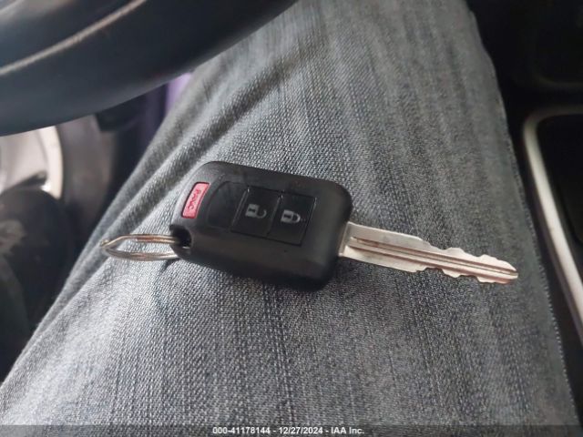 JA4AD2A3XHZ035689 Mitsubishi Outlander Es