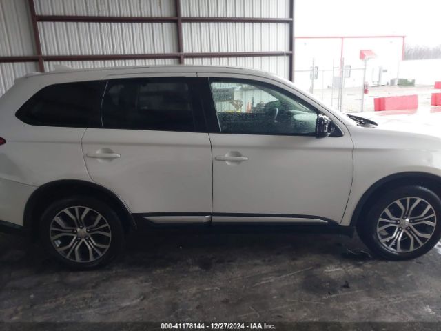 JA4AD2A3XHZ035689 Mitsubishi Outlander Es