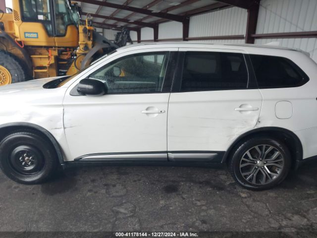 JA4AD2A3XHZ035689 Mitsubishi Outlander Es