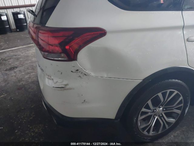 JA4AD2A3XHZ035689 Mitsubishi Outlander Es