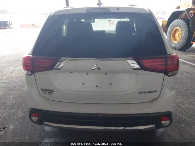 JA4AD2A3XHZ035689 Mitsubishi Outlander Es