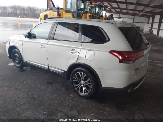 JA4AD2A3XHZ035689 Mitsubishi Outlander Es