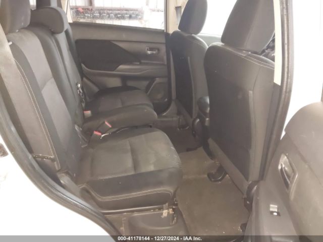 JA4AD2A3XHZ035689 Mitsubishi Outlander Es