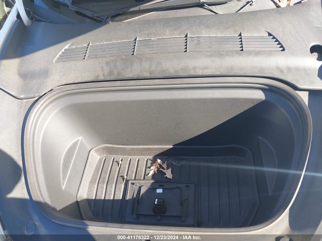 2020 TESLA MODEL Y 5YJYGDEE2LF044193 Photo 9