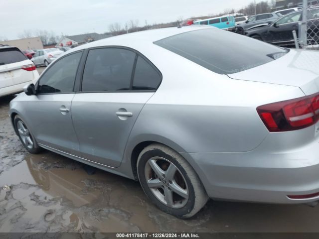3VW267AJ8GM275563 Volkswagen Jetta 1.4t S