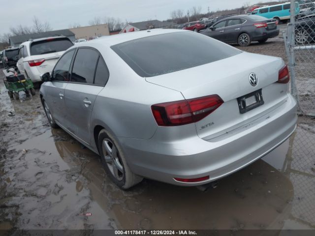 3VW267AJ8GM275563 Volkswagen Jetta 1.4t S