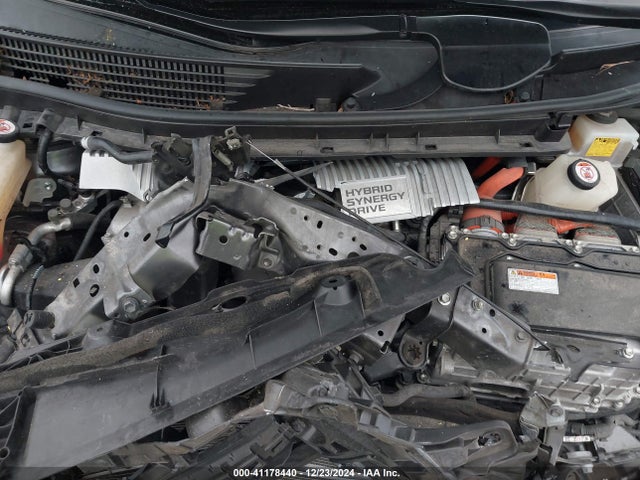 Toyota Prius V Two 2017 JTDZN3EU9HJ072939 Image 10