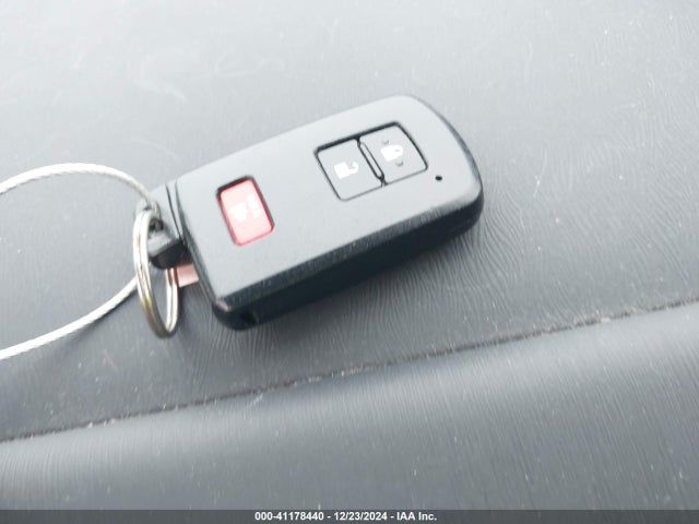 Toyota Prius V Two 2017 JTDZN3EU9HJ072939 Image 11