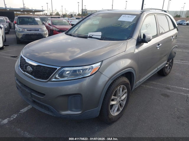 KIA Sorento Lx V6 2015 5XYKT4A70FG601172 Image 2