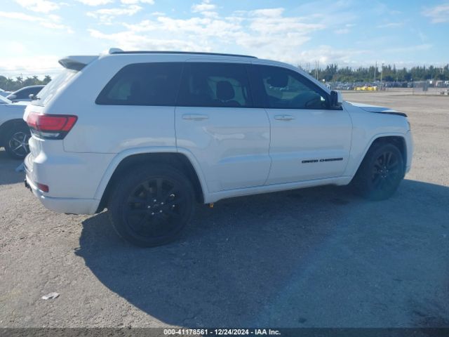 2017 JEEP GRAND CHEROKEE 1C4RJEAG2HC823049 Photo 3