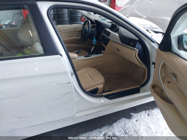 WBA3C3C5XEF984207 BMW 320i Xdrive
