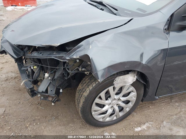Toyota COROLLA LE 2018 5YFBURHE5JP791666 Image 18