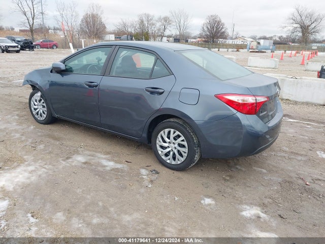 Toyota COROLLA LE 2018 5YFBURHE5JP791666 Image 3