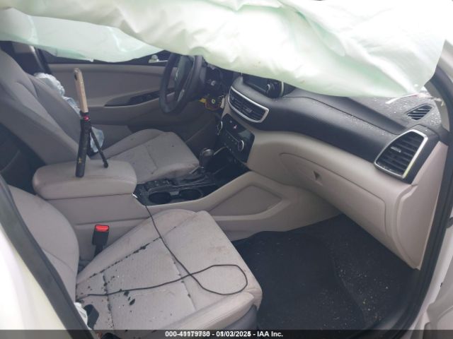KM8J2CA46KU949397 Hyundai TUCSON SE