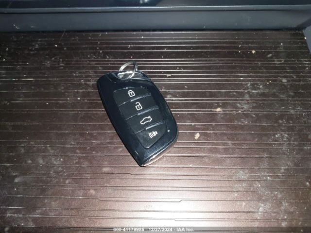 5TDKRKEC4NS129621 Toyota SIENNA LE
