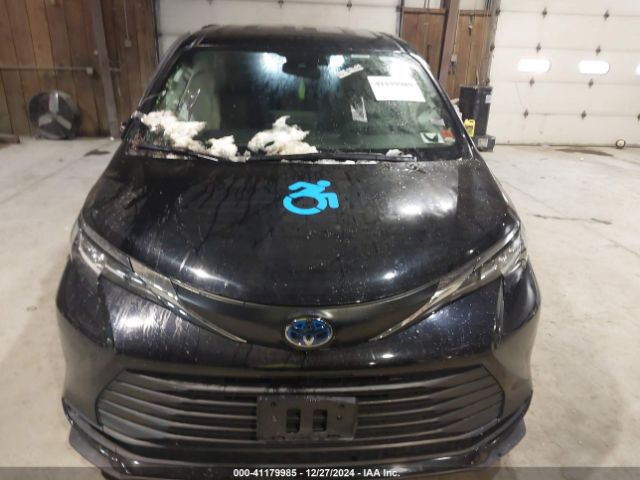 5TDKRKEC4NS129621 Toyota SIENNA LE