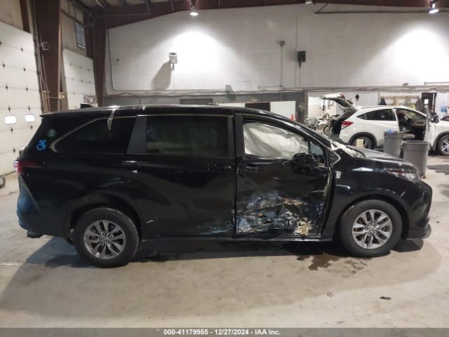 5TDKRKEC4NS129621 Toyota SIENNA LE