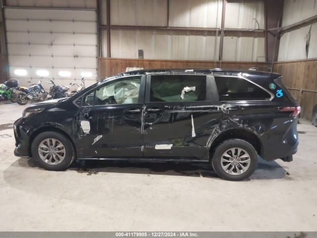 5TDKRKEC4NS129621 Toyota SIENNA LE