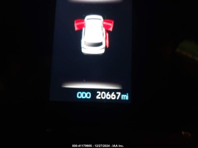 5TDKRKEC4NS129621 Toyota SIENNA LE