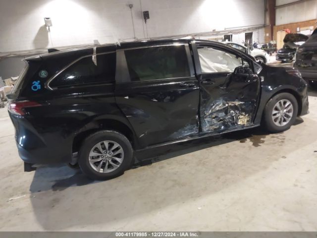 5TDKRKEC4NS129621 Toyota SIENNA LE