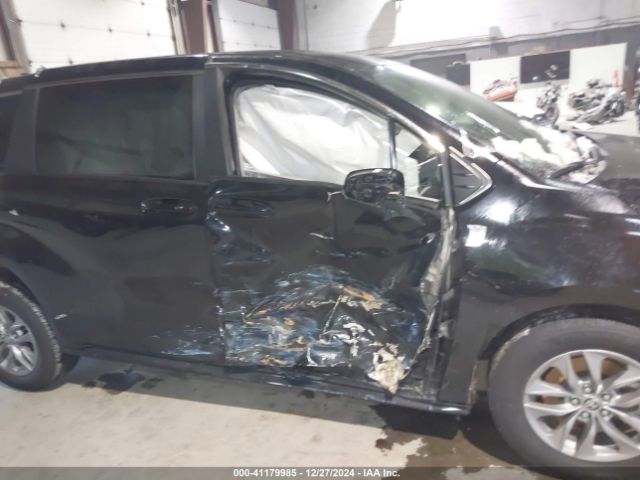 5TDKRKEC4NS129621 Toyota SIENNA LE