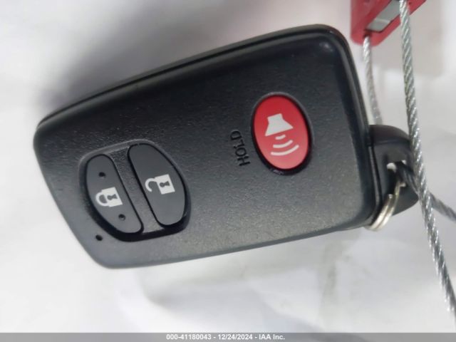 JTDZN3EU0FJ025828 Toyota PRIUS V