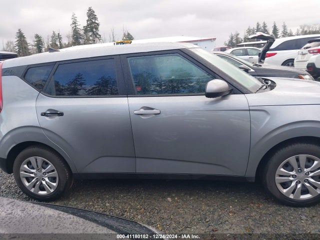 KIA SOUL LX 2022 KNDJ23AU6N7800821 Image 13