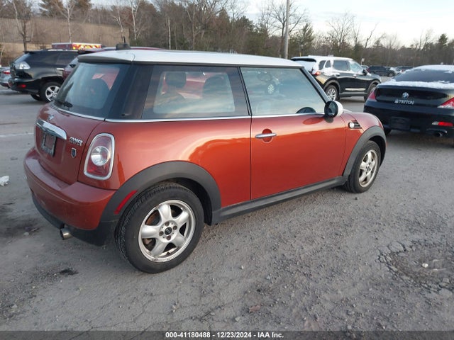 2011 MINI COOPER WMWSU3C55BT184100 Photo 3