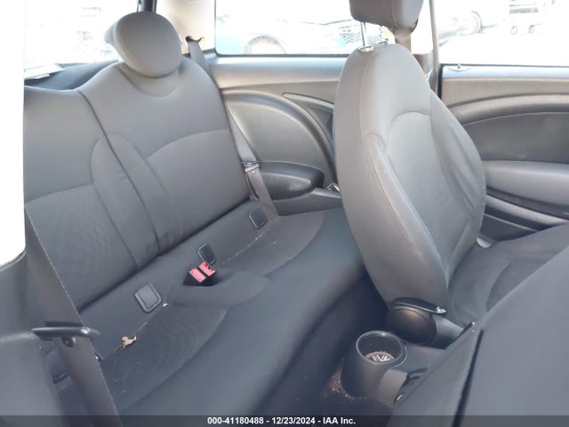 2011 MINI COOPER WMWSU3C55BT184100 Photo 7