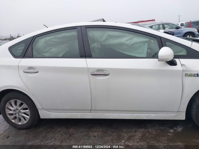 Toyota Prius Plug-in Advanced 2014 JTDKN3DP5E3052927 Image 13