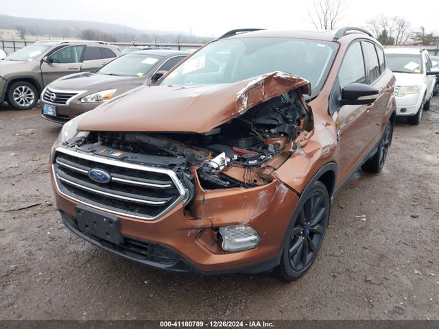 1FMCU9J99HUB75687 Ford Escape Titanium
