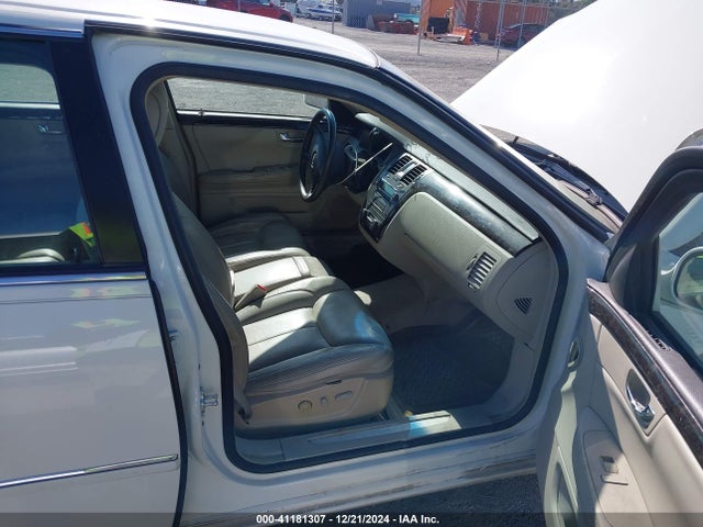 2009 CADILLAC DTS 1G6KD57YX9U134187 Photo 4