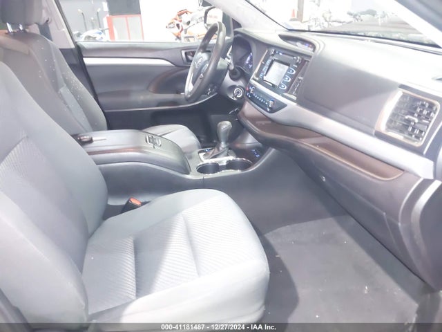 Toyota Highlander Le 2019 5TDBZRFH0KS989286 Image 5