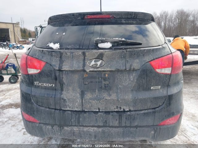 KM8JUCAG8FU104237 Hyundai TUCSON SE