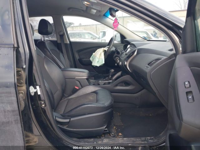 KM8JUCAG8FU104237 Hyundai TUCSON SE