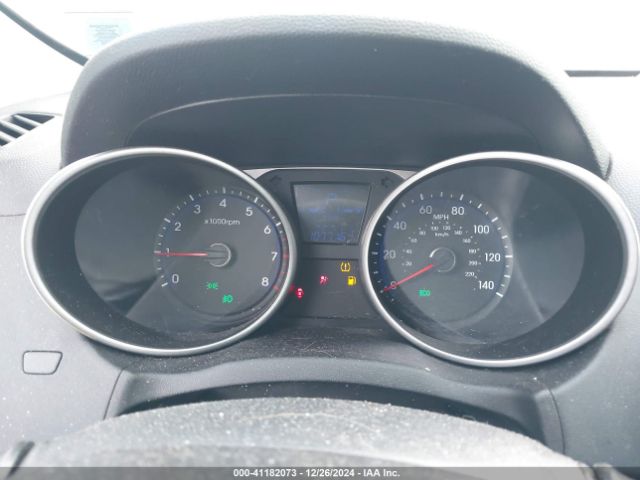 KM8JUCAG8FU104237 Hyundai TUCSON SE