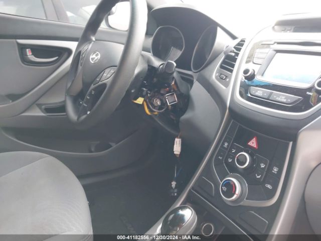 5NPDH4AE3FH551045 Hyundai ELANTRA SE
