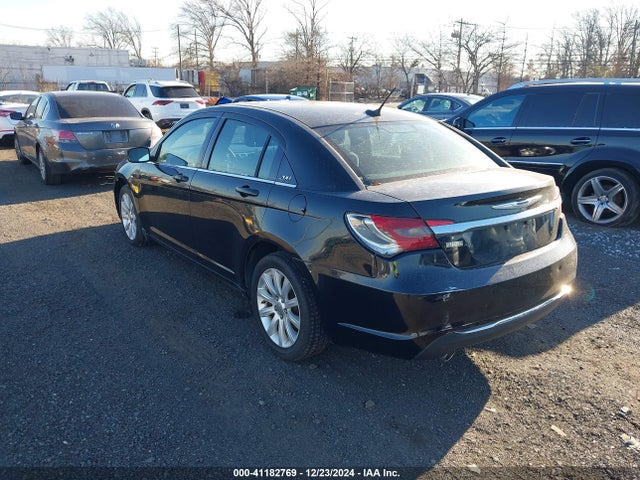 1C3CCBBG3EN114812 Chrysler 200 Touring
