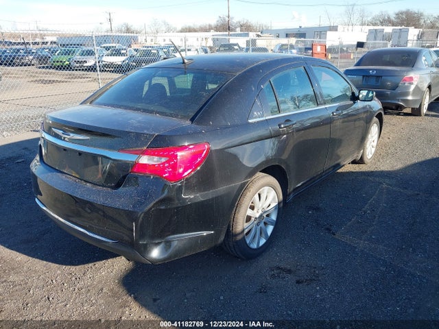1C3CCBBG3EN114812 Chrysler 200 Touring