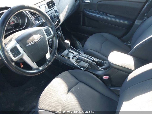 1C3CCBBG3EN114812 Chrysler 200 Touring