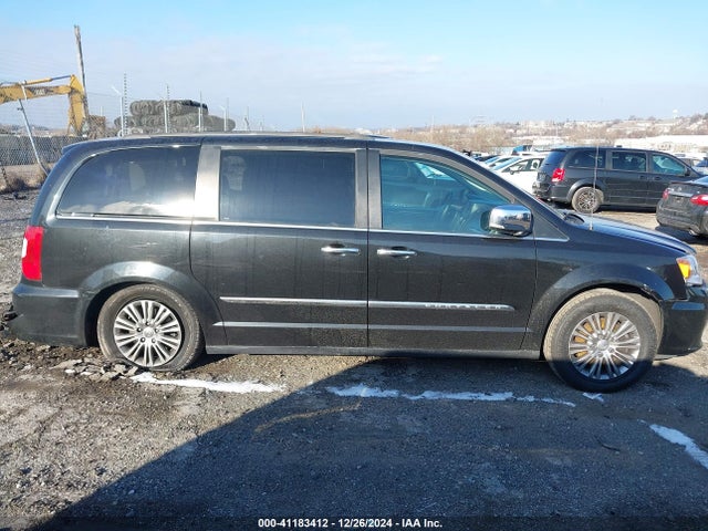 2C4RC1CG3GR222450 Chrysler Town & Country Touring-l Anniversary Edition