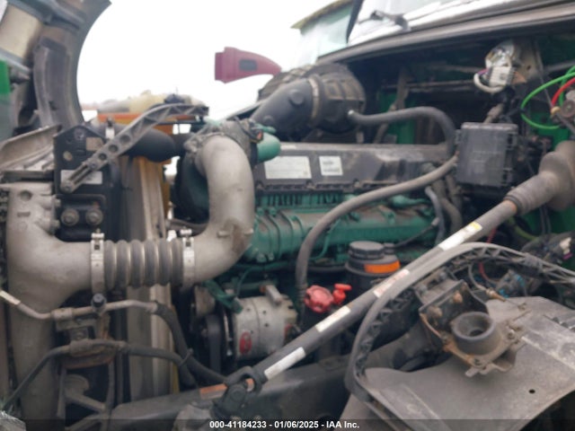 Продаж на аукціоні авто 2018 Volvo Vnl, vin: 4V4NC9EH9JN895433, номер лоту: 41184233