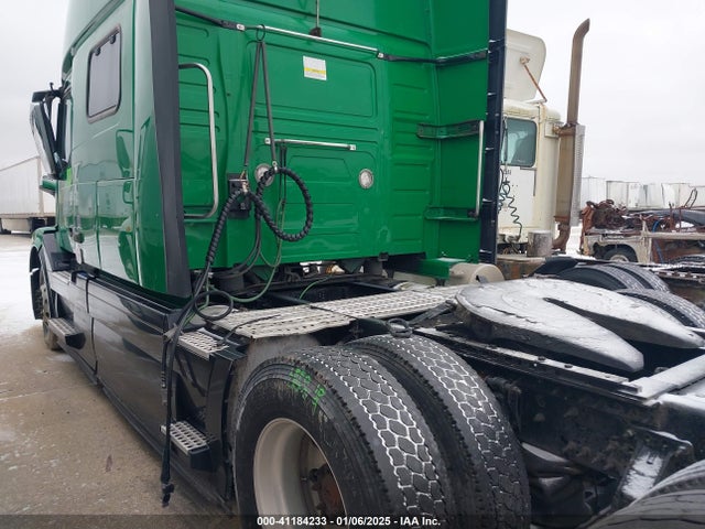 Продаж на аукціоні авто 2018 Volvo Vnl, vin: 4V4NC9EH9JN895433, номер лоту: 41184233