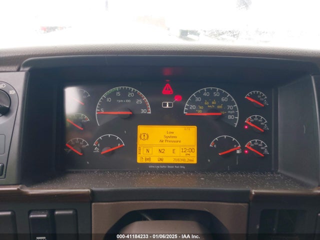 Продаж на аукціоні авто 2018 Volvo Vnl, vin: 4V4NC9EH9JN895433, номер лоту: 41184233