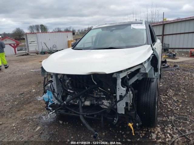 JN8AT3DCXMW103886 Nissan Rogue Platinum Fwd